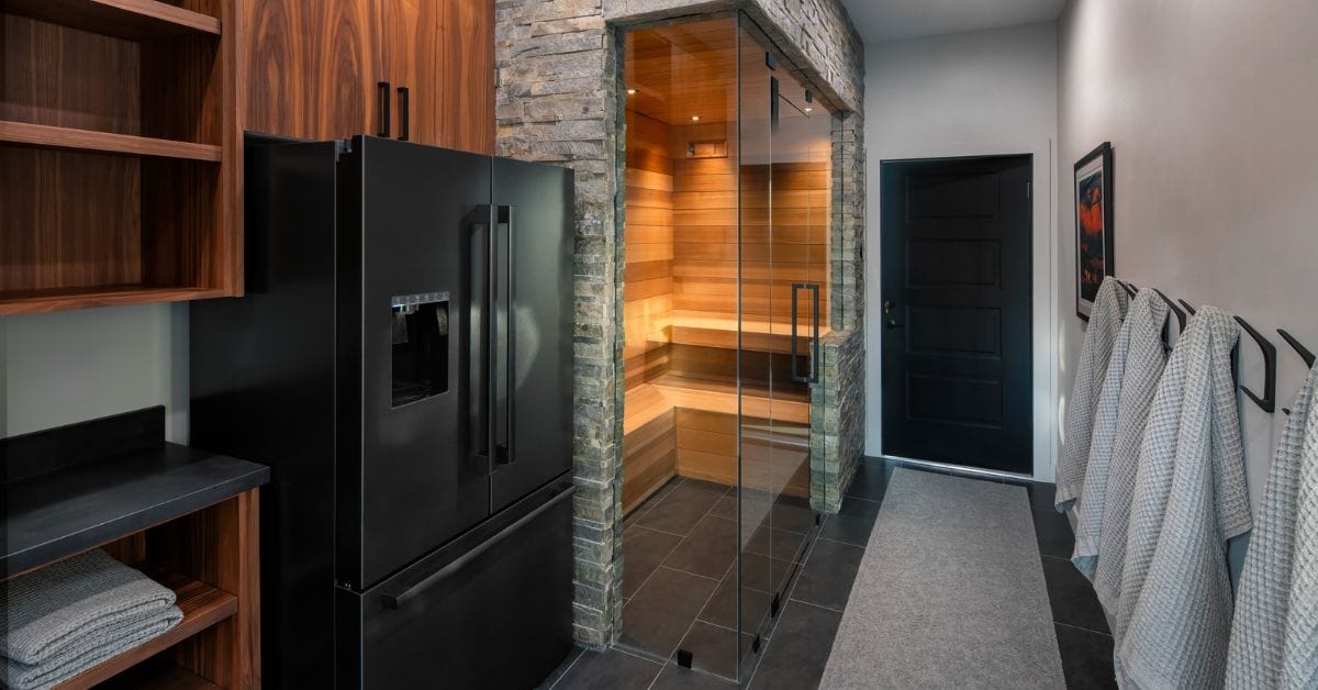 How Outdoor Showers Add Chic Poolside Style